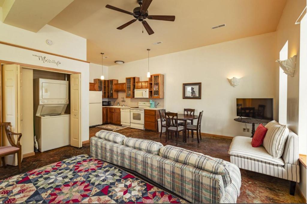 Apartment Stylish 1bedroom, 2 Beds Getaway In De Soto, Ferryville, USA