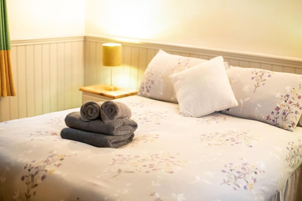 Postel nebo postele na pokoji v ubytování Ghleann Éada Cottage