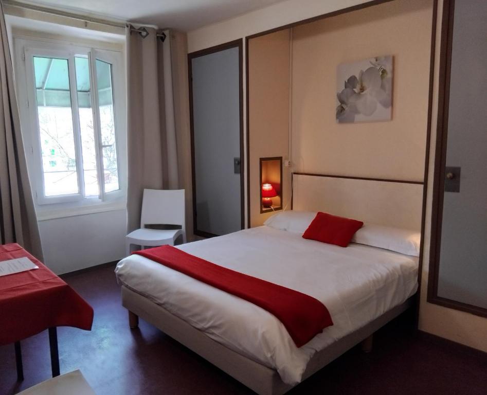 Un ou plusieurs lits dans un hébergement de l&#39;établissement Hôtel La Gravenne