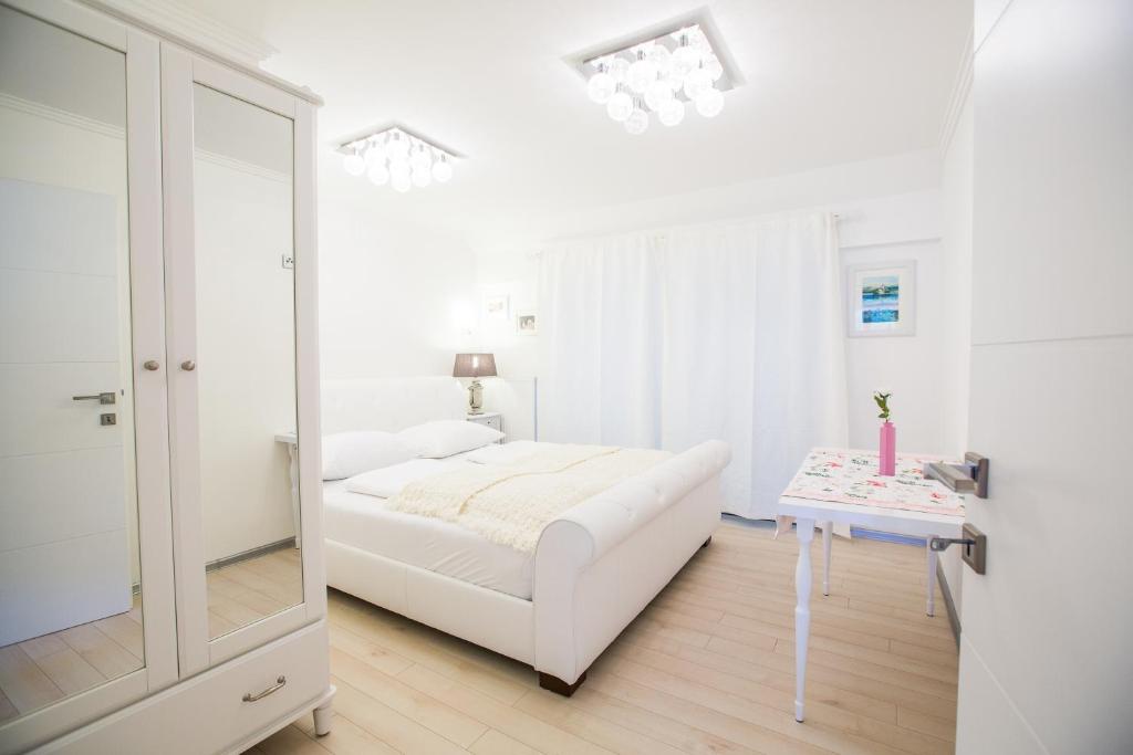 Postel nebo postele na pokoji v ubytování Čarman House