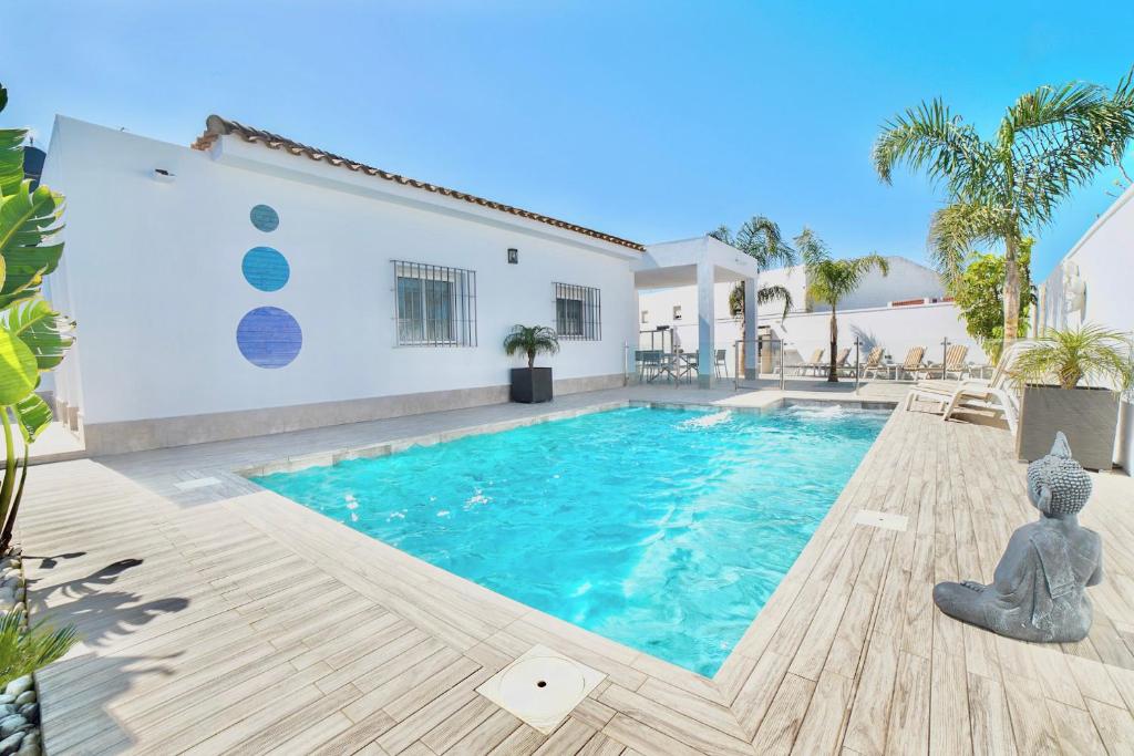 a swimming pool in the backyard of a house at Villa MARABÚ,piscina privada en Conil de la Frontera in Conil de la Frontera
