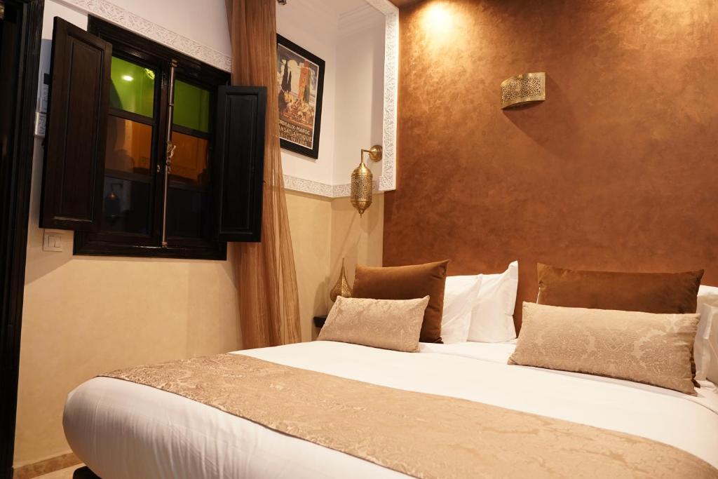 Postel nebo postele na pokoji v ubytování Riad Roummana Marrakech