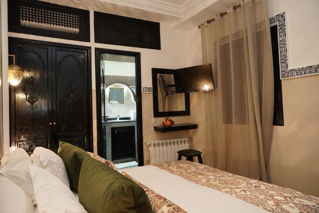 Postel nebo postele na pokoji v ubytování Riad Roummana Marrakech