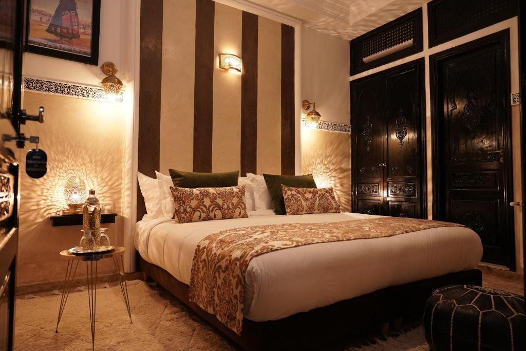 Postel nebo postele na pokoji v ubytování Riad Roummana Marrakech