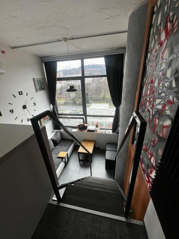 Posezení v ubytování 1 bedroom loft apartment