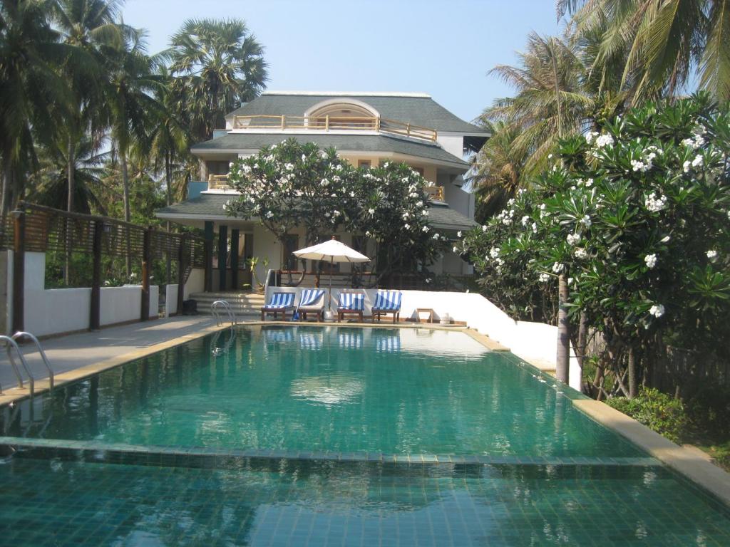Bazén v ubytování Tanaosri Resort Pranburi nebo v jeho okolí