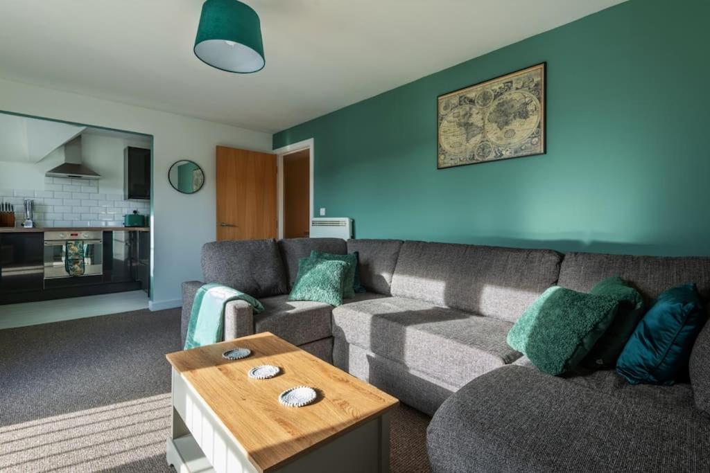 Χώρος καθιστικού στο Towpath Gardens Apartment (Free Parking and Central)