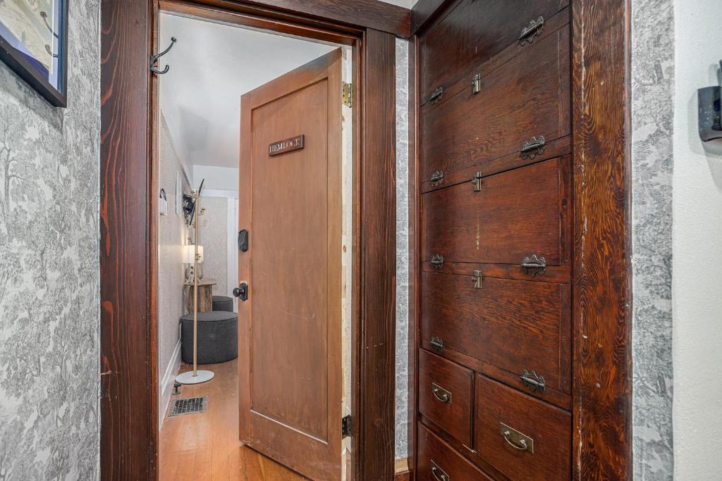 Fotografie z fotogalerie ubytování Hemlock Room v destinaci Berkeley