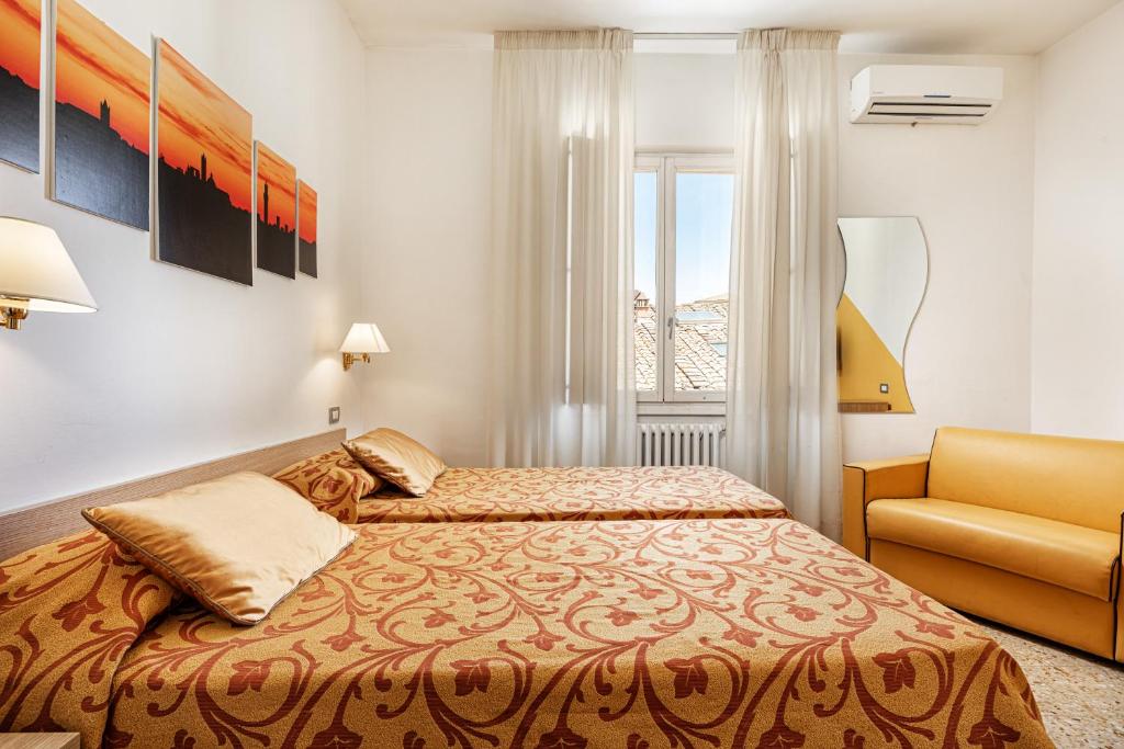 Hotel Minerva - Economy Triple Room