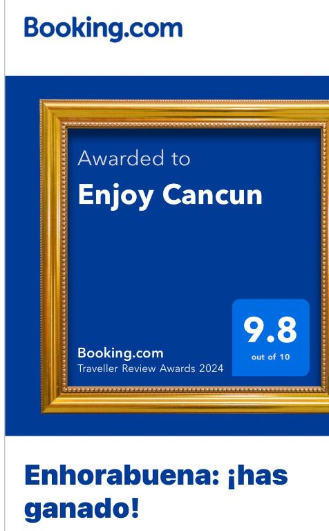 un marco de imagen con las palabras otorgadas a Emmys Canyon en Enjoy Cancun, en Cancún
