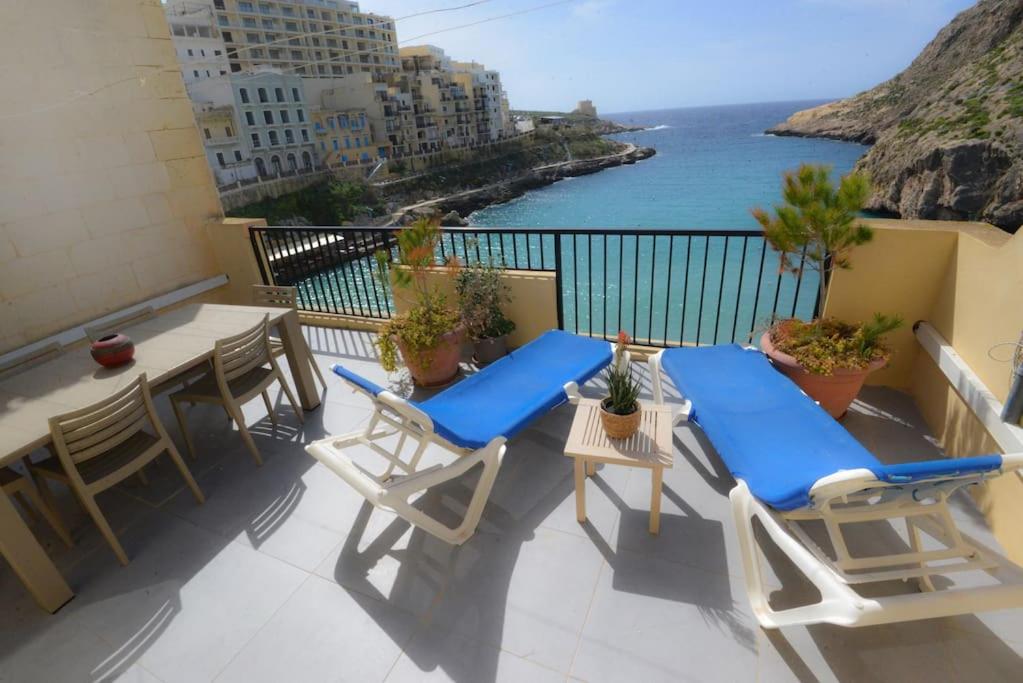 A balcony or terrace at Seafront duplex Penthouse with Terrace overlooking Xlendi Bay