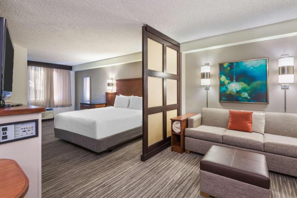Postel nebo postele na pokoji v ubytování Hyatt Place Ft. Lauderdale/Plantation
