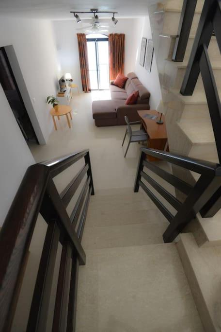 Postel nebo postele na pokoji v ubytování Seafront duplex Penthouse with Terrace overlooking Xlendi Bay