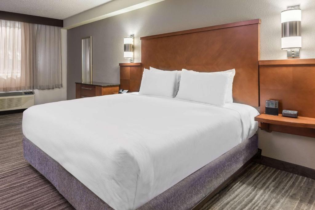 Postel nebo postele na pokoji v ubytování Hyatt Place Ft. Lauderdale/Plantation