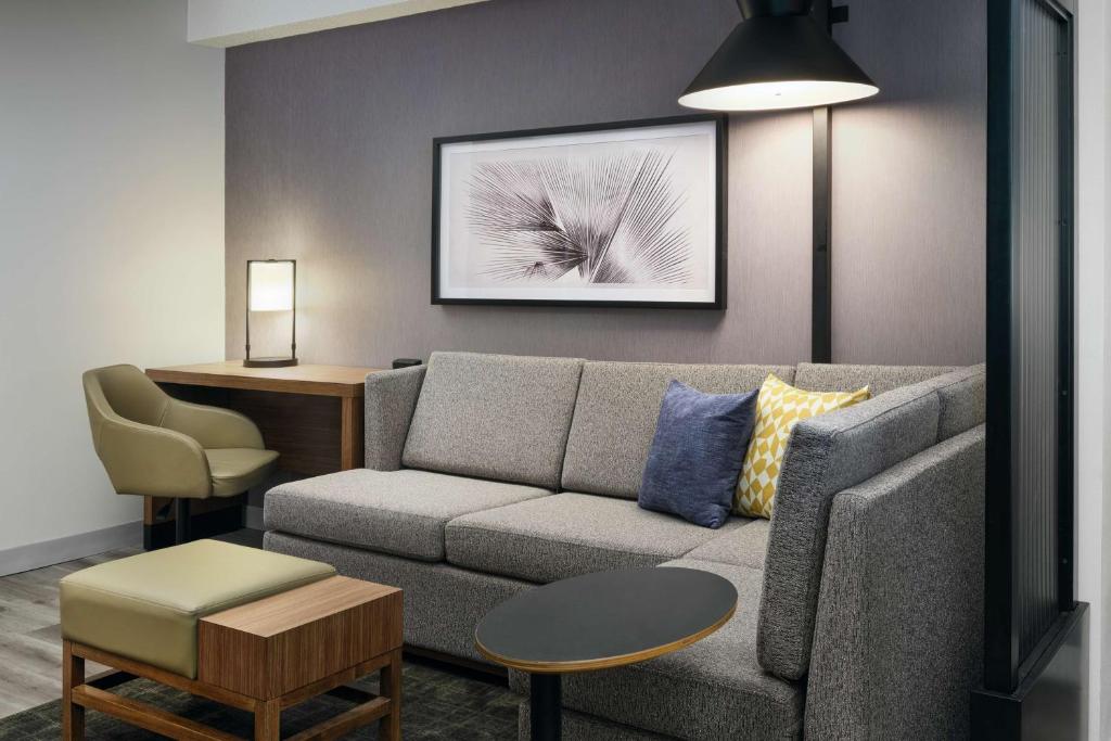 Hyatt Place Greensboro - キングルーム ソファベッド付 高層階