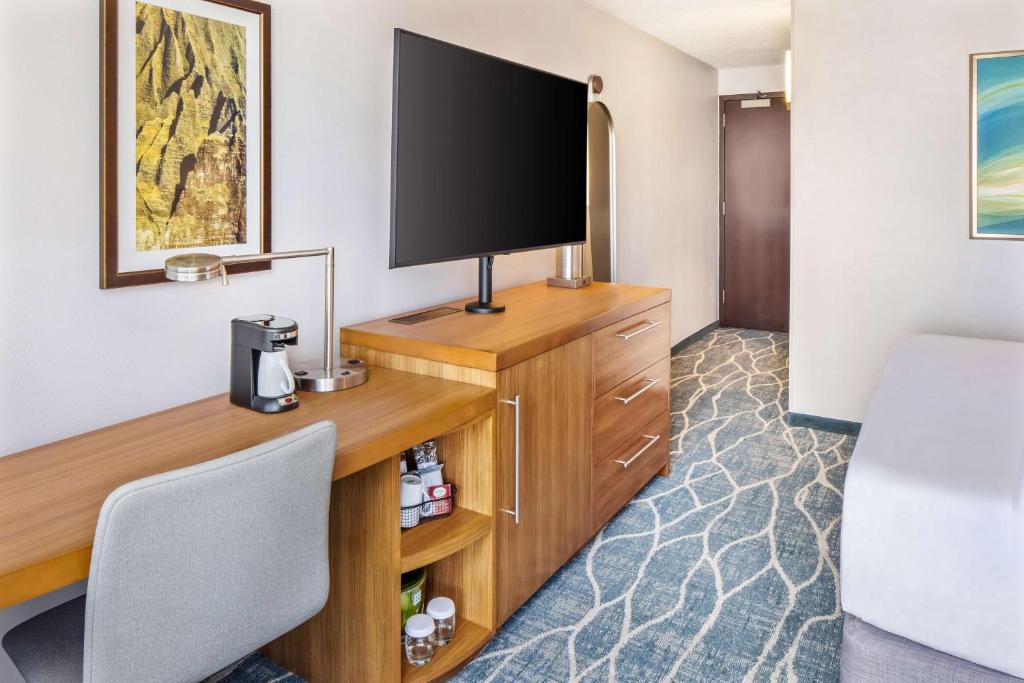 Hyatt Place Waikiki Beach - Camera Re Con Divano Letto E Vista Della Città