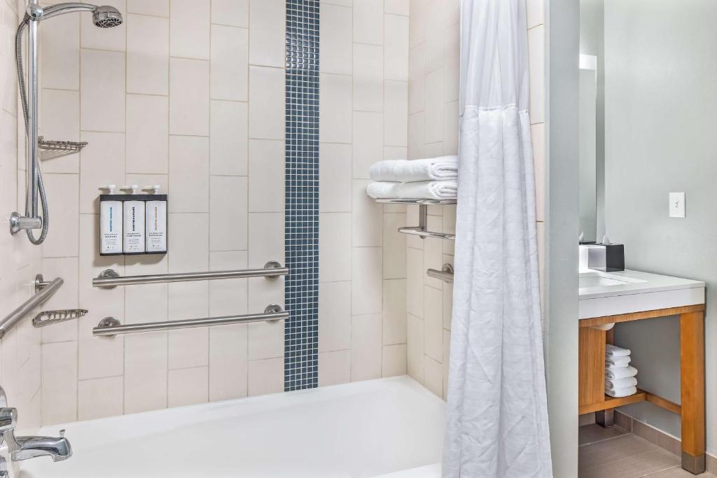Hyatt Place Waikiki Beach - Camera King Con Vasca, Divano Letto E Vista Della Città - Accesso Alla Disabilità