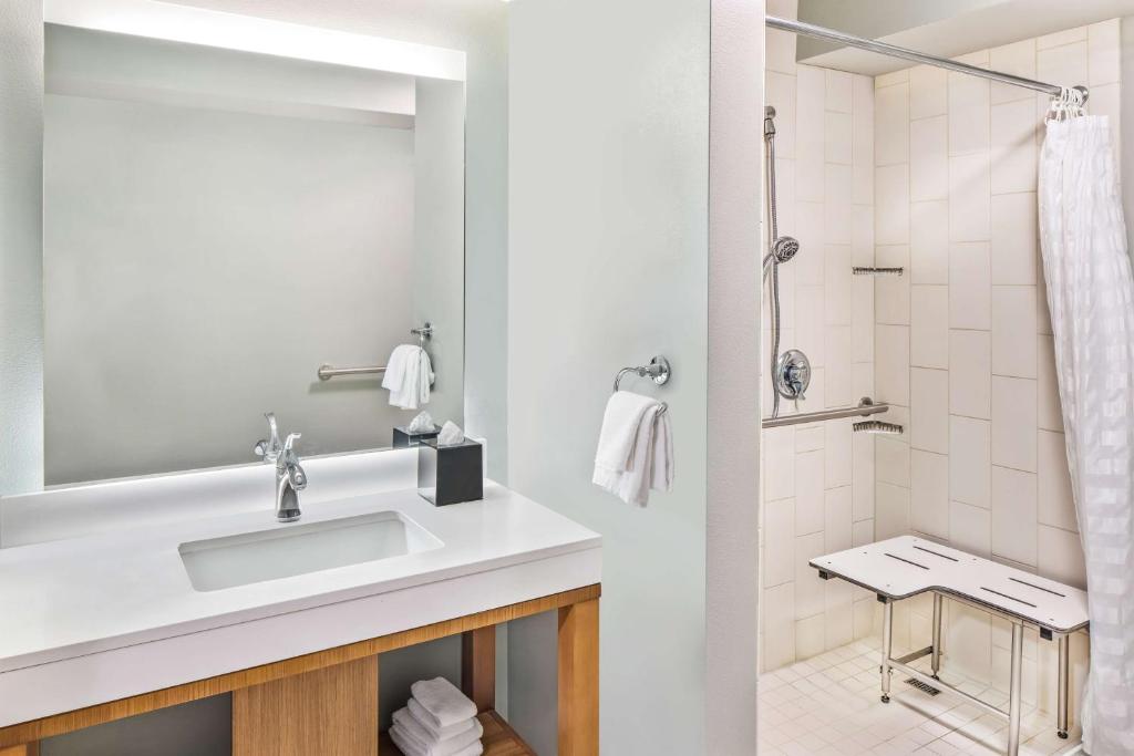 Hyatt Place Waikiki Beach - Camera King Con Divano Letto, Doccia Al Rollio E Vista Della Città - Accesso Alla Disabilità