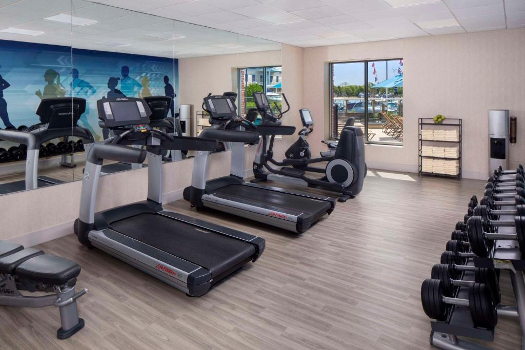 Fitness centrum a/nebo fitness zařízení v ubytování Hyatt Place Long Island East End