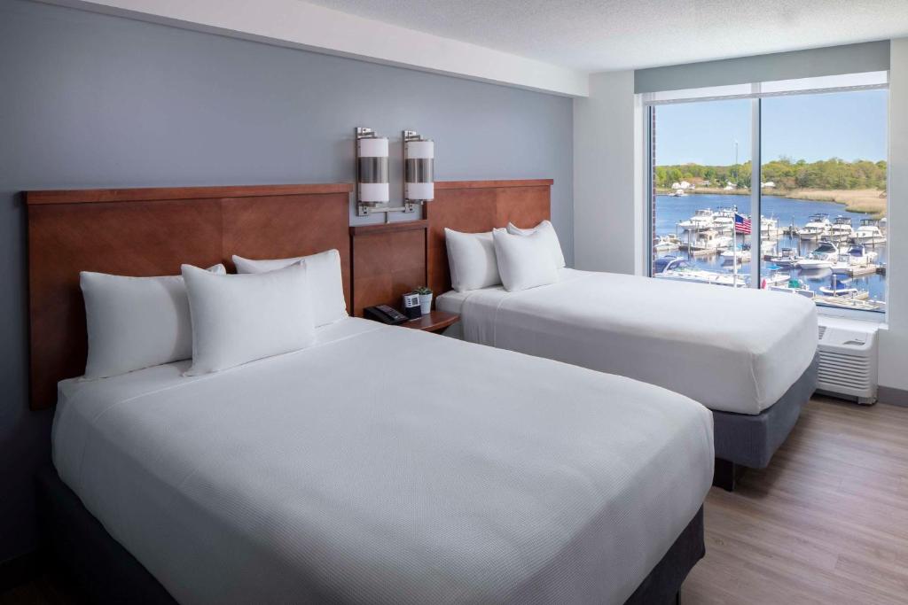 Postel nebo postele na pokoji v ubytování Hyatt Place Long Island East End