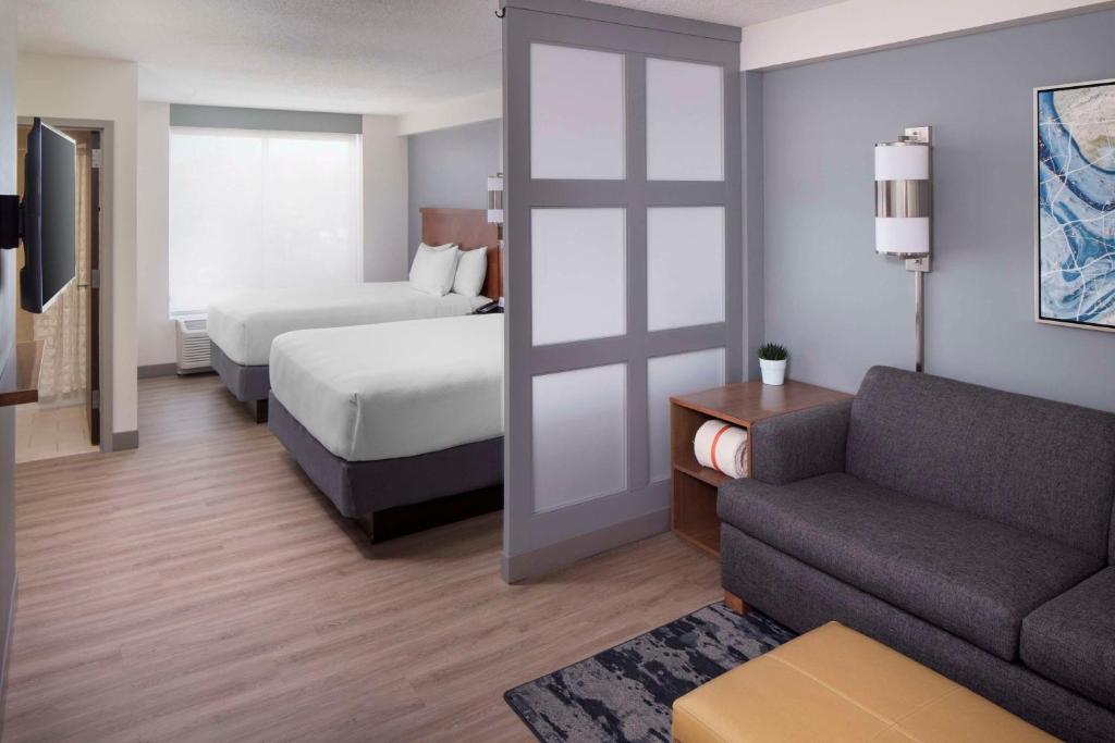 Postel nebo postele na pokoji v ubytování Hyatt Place Long Island East End