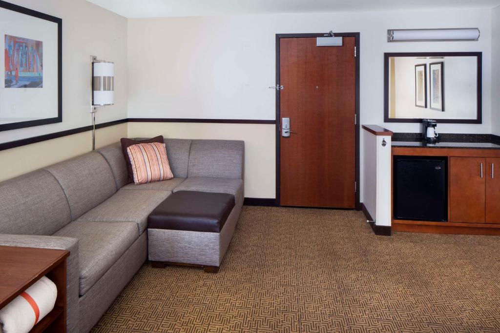 Posezení v ubytování Hyatt Place Phoenix/ Mesa