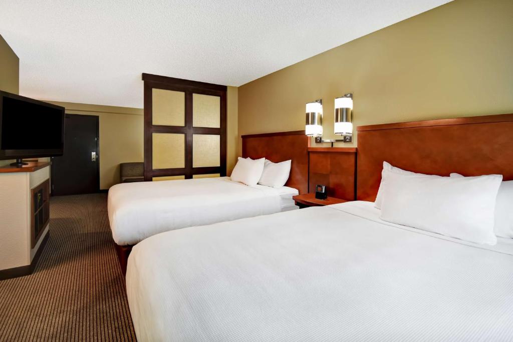 Postel nebo postele na pokoji v ubytování Hyatt Place Phoenix Gilbert