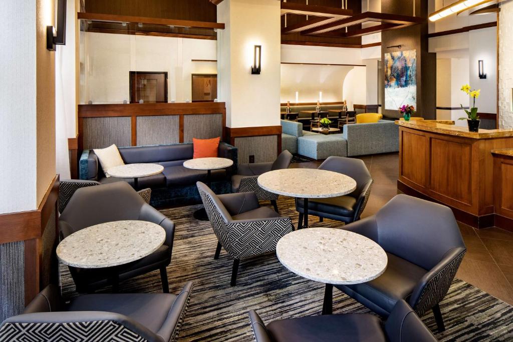 Hyatt Place Roanoke Airport / Valley View Mall - Housity