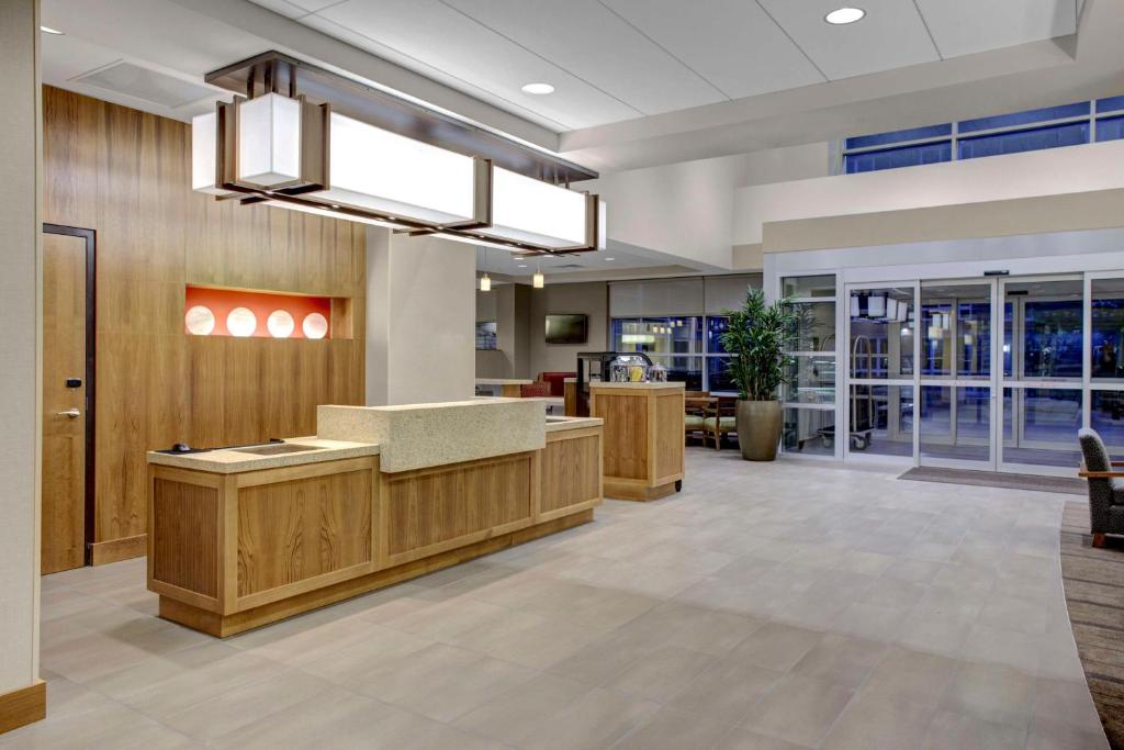 a lobby of a hospital with a reception desk at Hyatt Place Columbus in Columbus