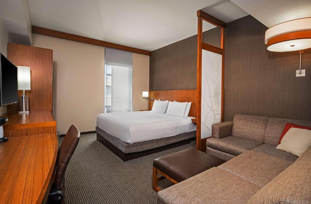 Hyatt Place Washington DC/White House - King Room With Sofa Bed And Accessible Tub - Disability Access
