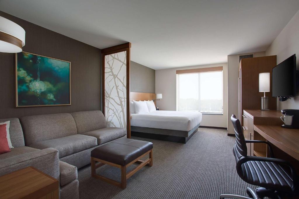 Postel nebo postele na pokoji v ubytování Hyatt Place DFW