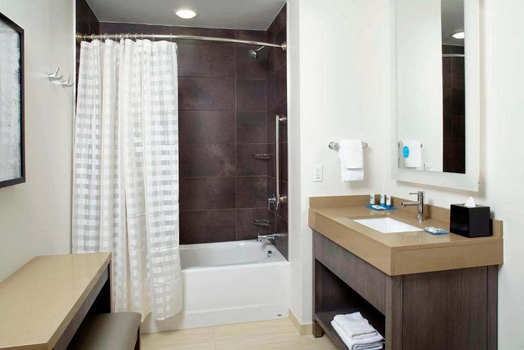 Hyatt House Denver Lakewood Belmar photo