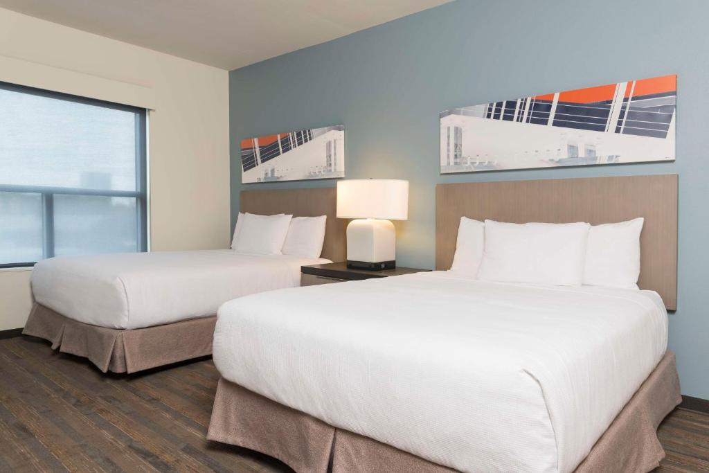 Hyatt House Austin/Downtown - Société De Studio Avec Deux Lits Queen Avec Canapé-lit Et Cuisine - Plancher Haut