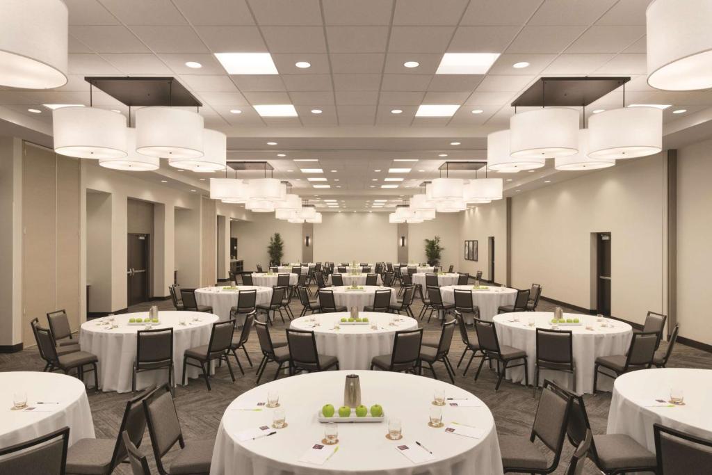 Hyatt Place Chicago O'Hare Airport photo