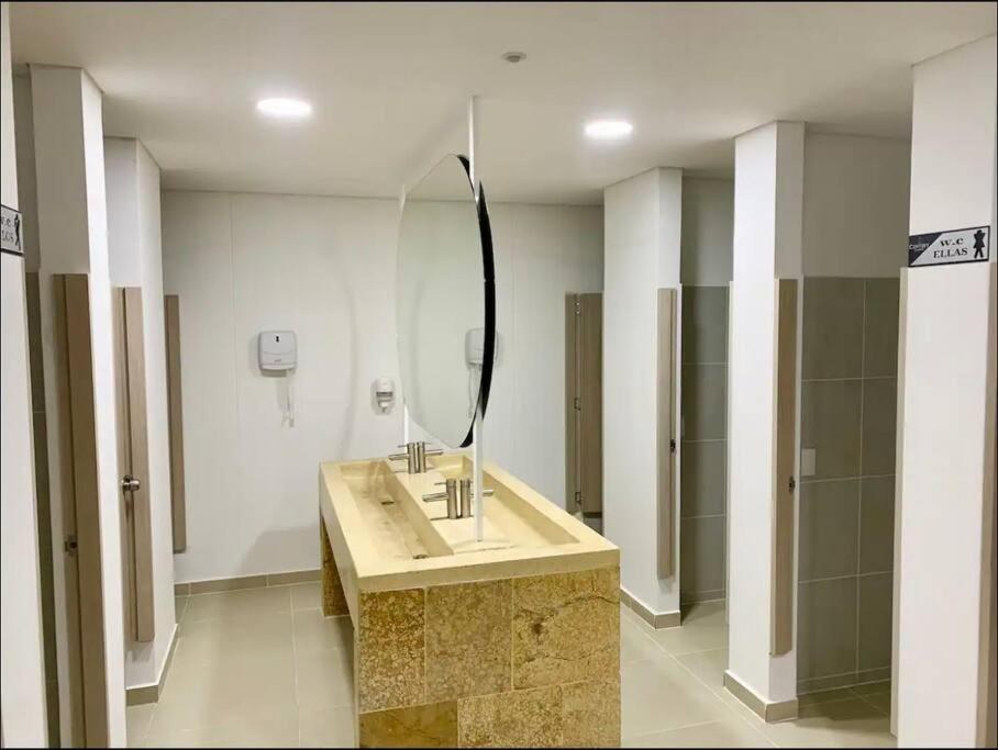 a bathroom with a sink and a mirror at Moderno Apartamento en Sabaneta / Medellín in Sabaneta