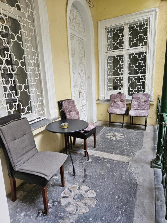 Danube Bridge Apartments - Apartment With Balcony