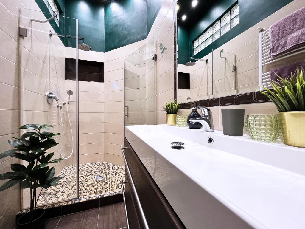 M13 Rustic Stylish with King Bed & Friendly Host 1095 Budapest, 13 Mester utca kép - 1