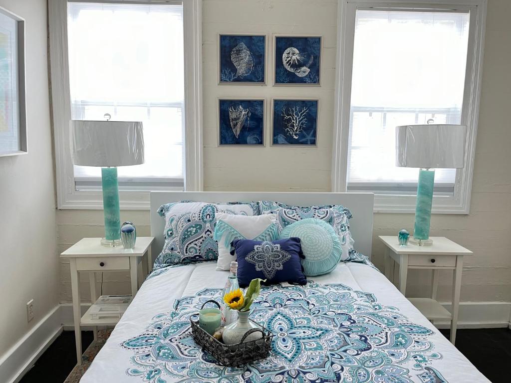 a bedroom with a bed with a bird on it at Downtown Nassau Oasis Unit 1 in Nassau