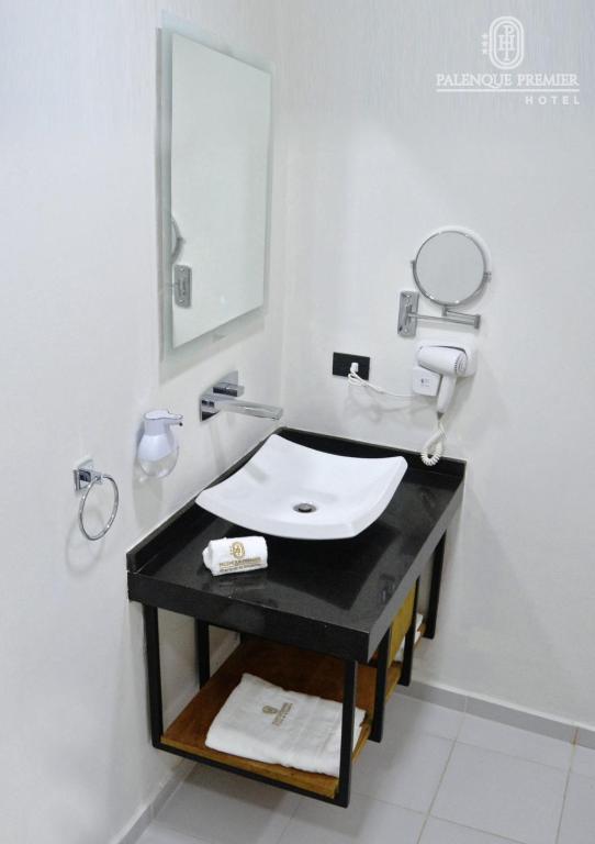 Koupelna v ubytování HOTEL PALENQUE PREMIER