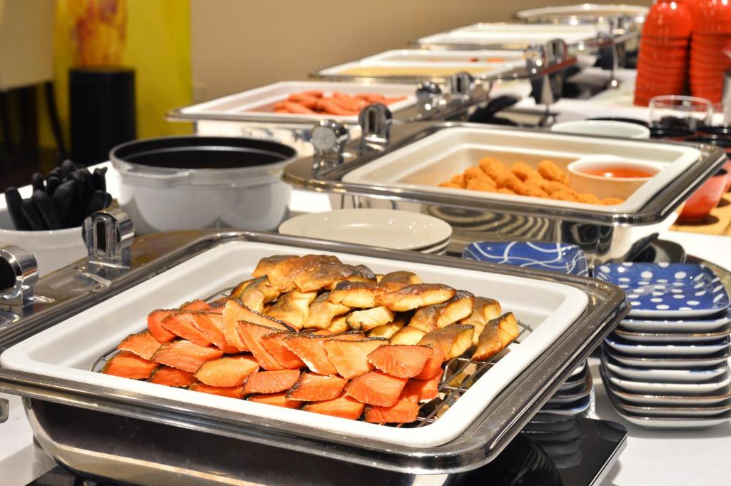 Makanan di atau di tempat lain dekat hotel