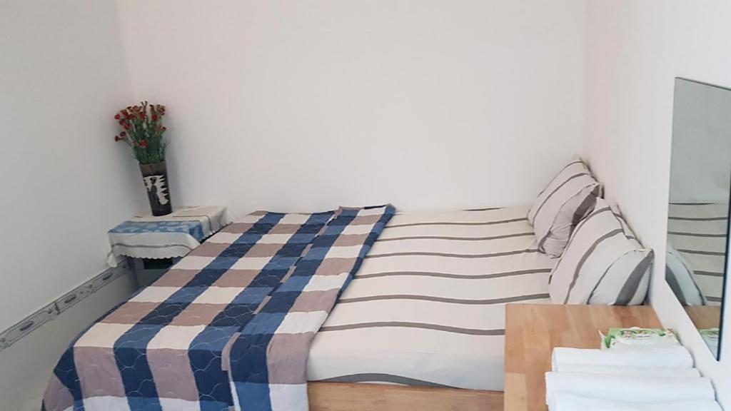 Postel nebo postele na pokoji v ubytování Hoa Lan Motel & Homestay