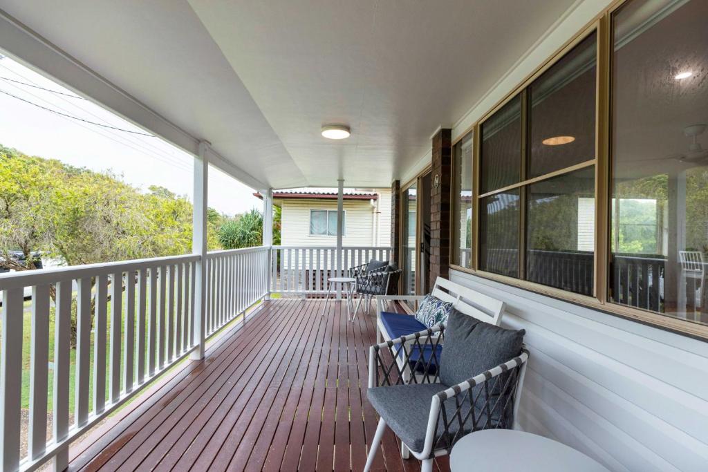 Balkón nebo terasa v ubytování Spacious 4-Bed House Metres from Beach