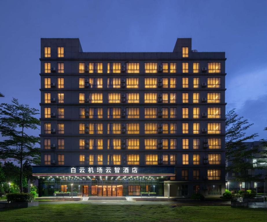 a large building with lights on at Guangzhou Baiyun Airport Yunzhi Hotel near Terminal One in Guangzhou