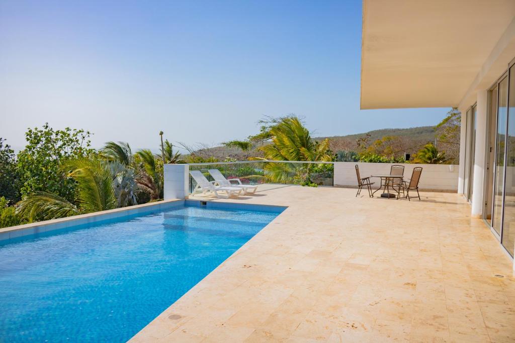 Villa con piscina y patio en Casa campo Lujo con piscina cerca de cartagena, en Altamira