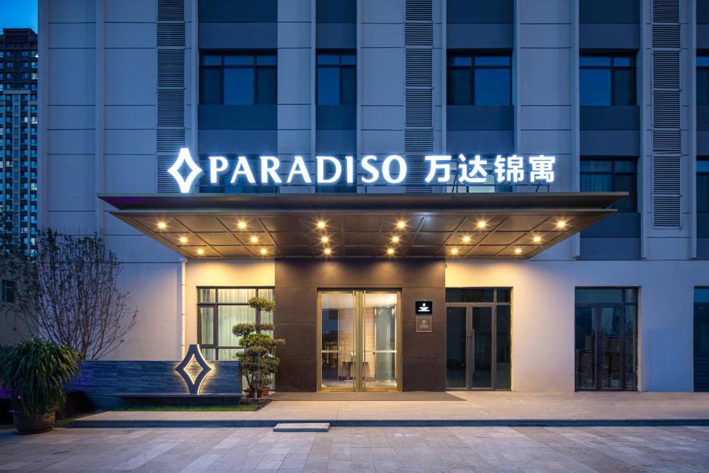 a building with a sign that reads paradaosa at Paradiso Jiamusi in Jiamusi