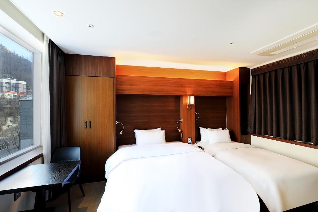 Postel nebo postele na pokoji v ubytování CS Avenue Tourist Hotel