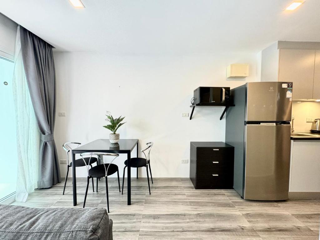 Mantra Beach Condominium Suite - Mae Phim - Apartment With Pool View