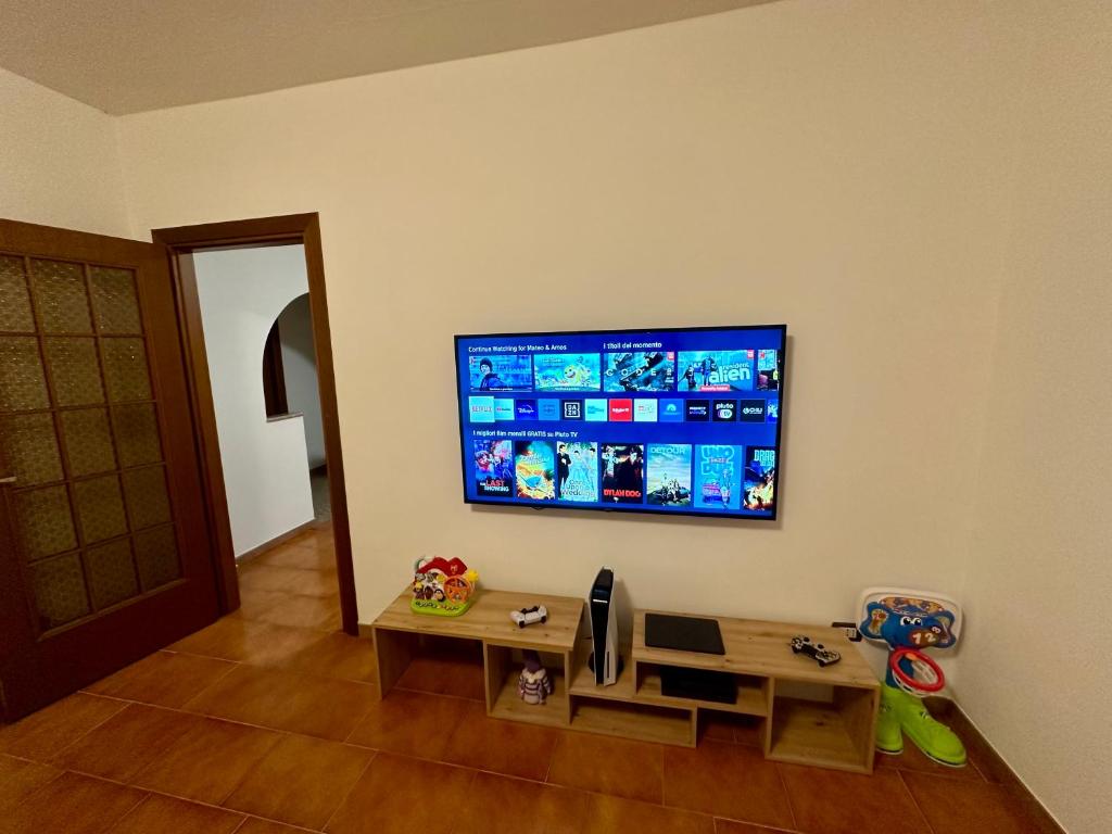 TV a/nebo společenská místnost v ubytování The Grace Place Oleggio