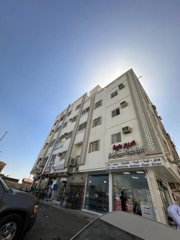 a large white building on the side of a street at Al Badeel Hotel in Al Madinah