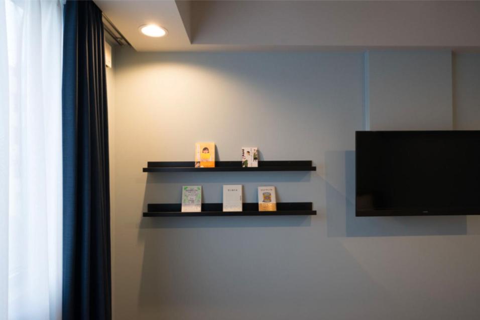 TV a/nebo společenská místnost v ubytování BOOK HOTEL 京都九条